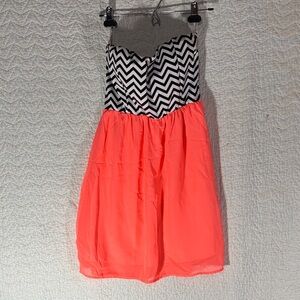 Chic Strapless Chevron Dress in Black and Coral